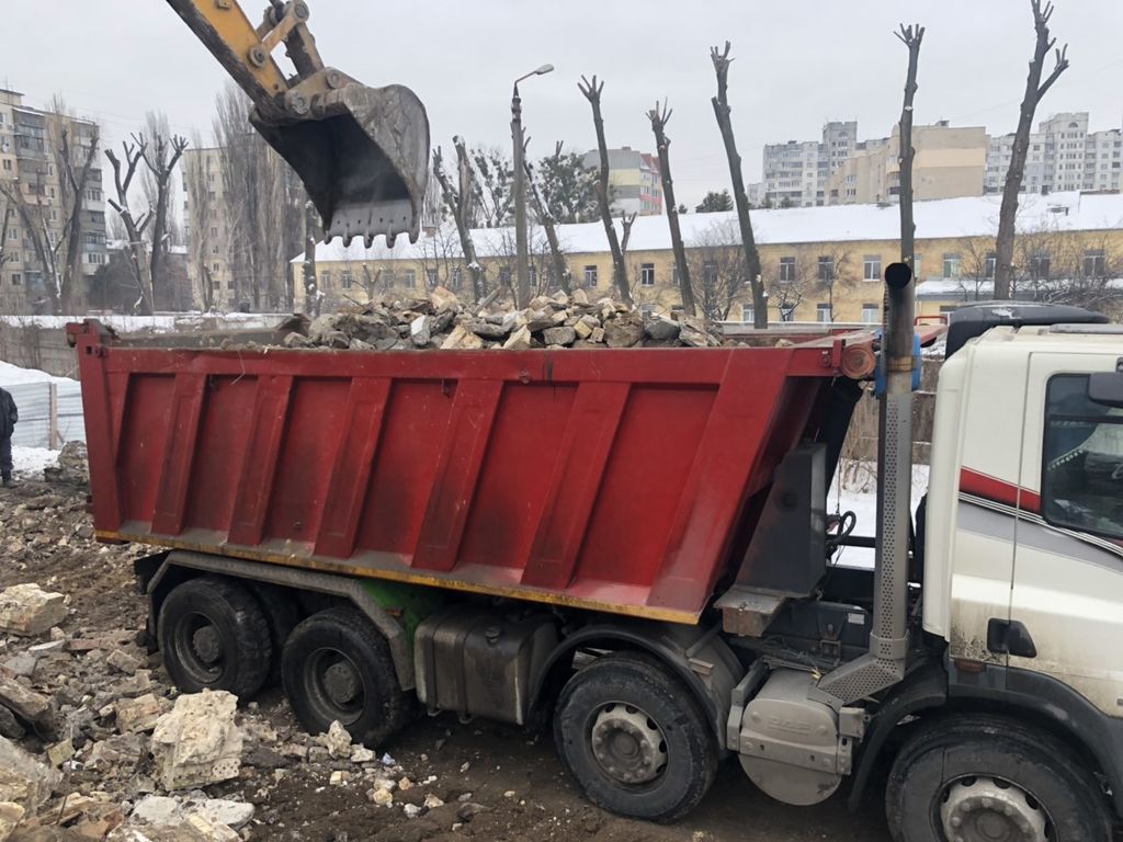 Вывоз мусора Камазом в Горном-Алтайске в октябре