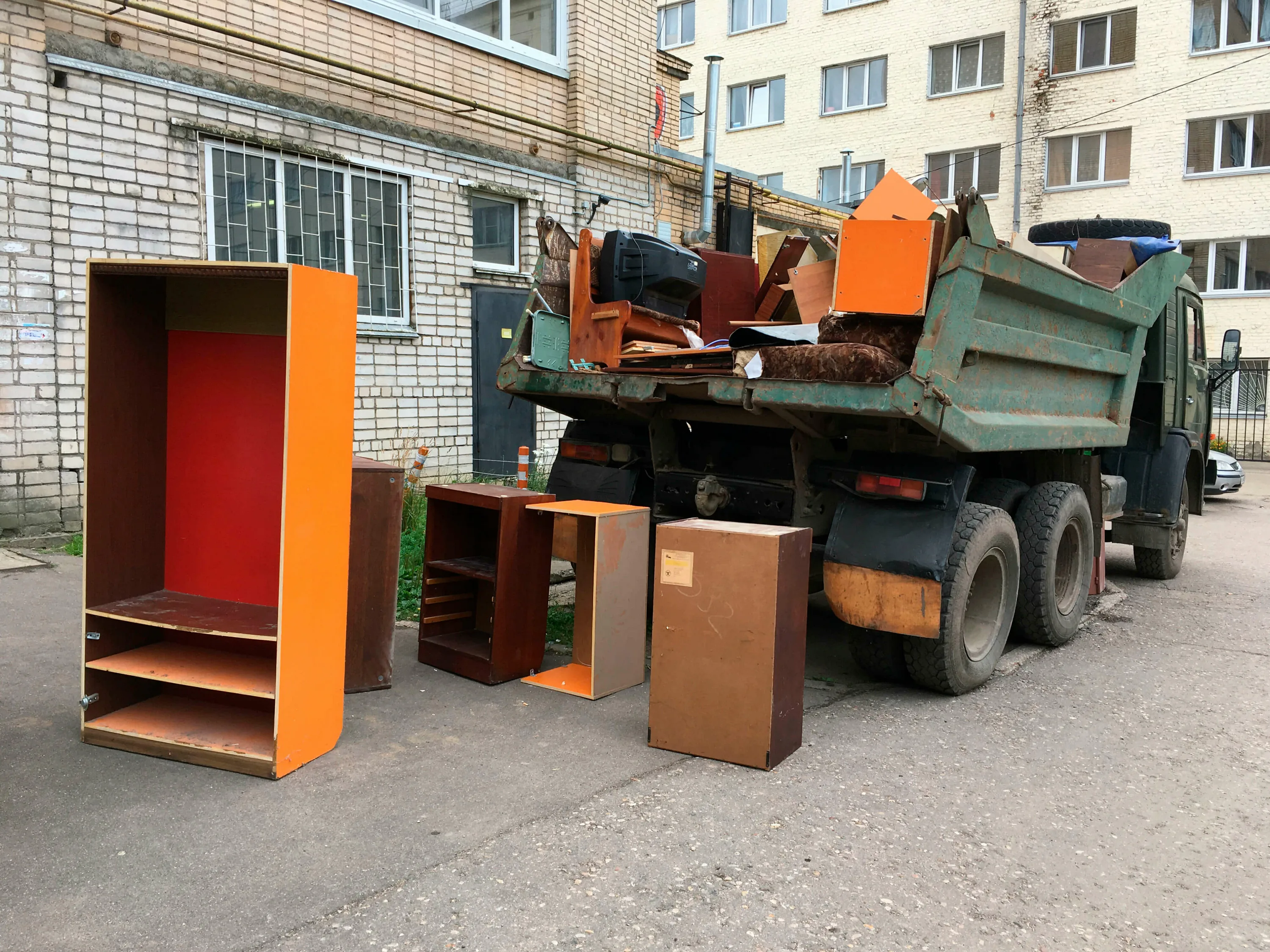 Утилизация старой мебели с вывозом и разбором в Горном-Алтайске в октябре