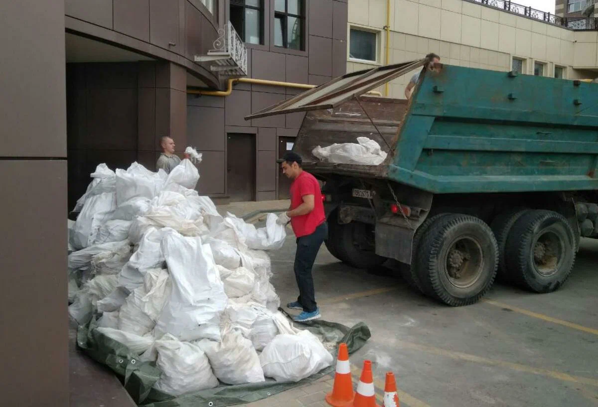 Вывоз мусора из подвала в Горном-Алтайске от ПроМусор – уборка, разбор завалов и очистка, цены от 2488 руб