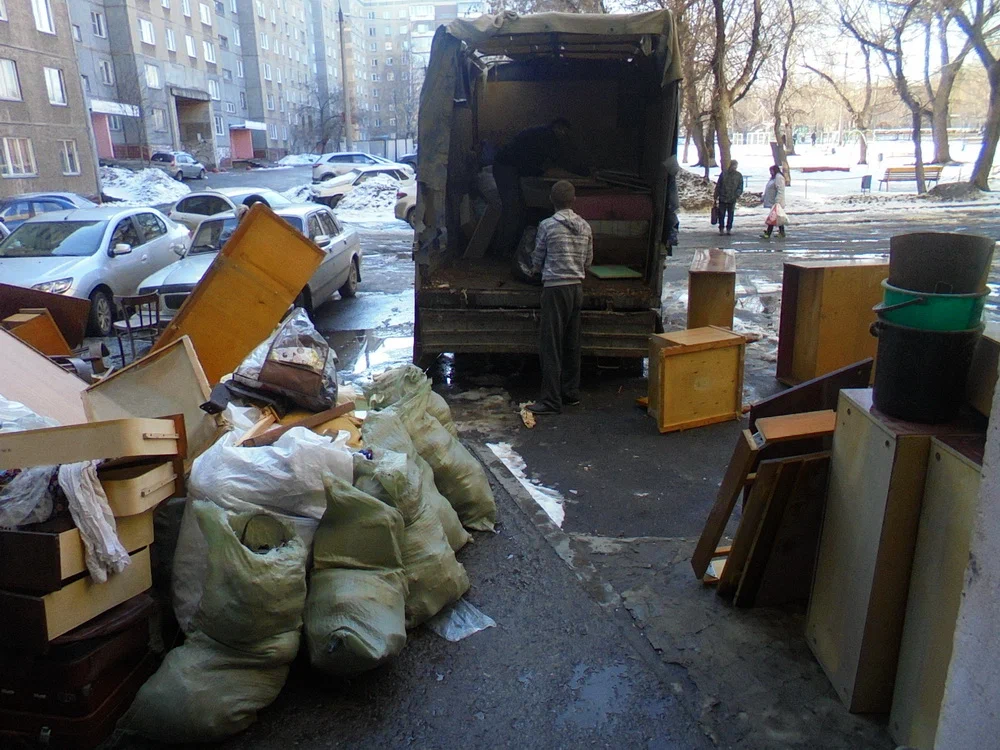 Вывоз мусора из подвала с утилизацией в Горном-Алтайске в октябре