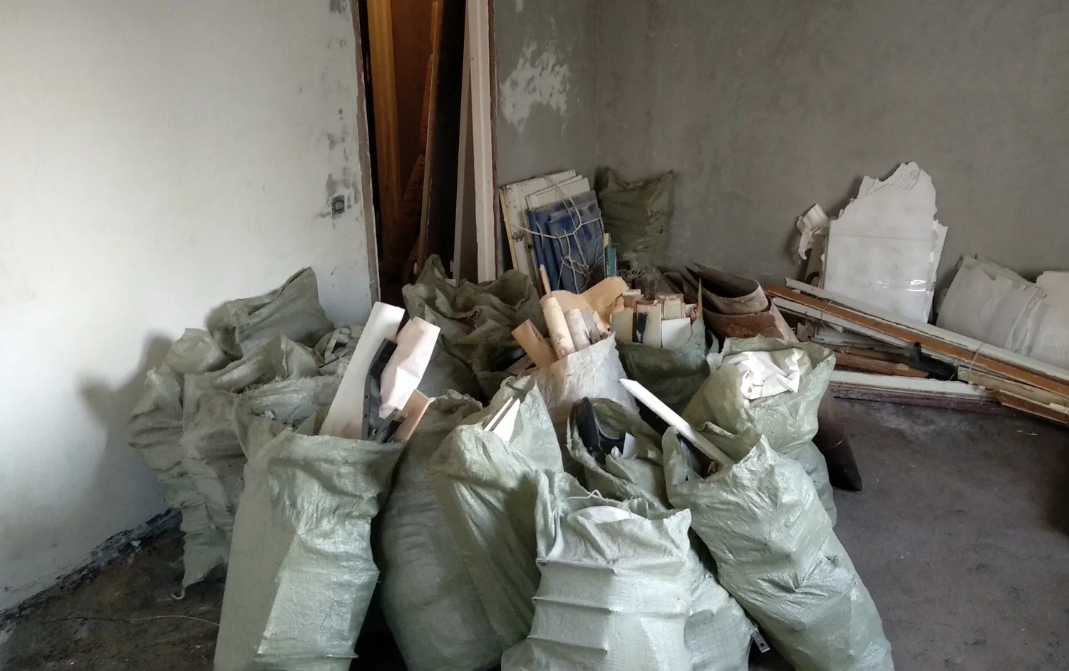 Уборка строительного мусора с вывозом и утилизацией в Горном-Алтайске в октябре