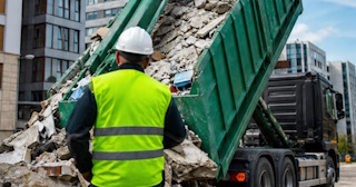 Вывоз строительного мусора в Горном-Алтайске: услуги лицензированной компании — ПроМусор